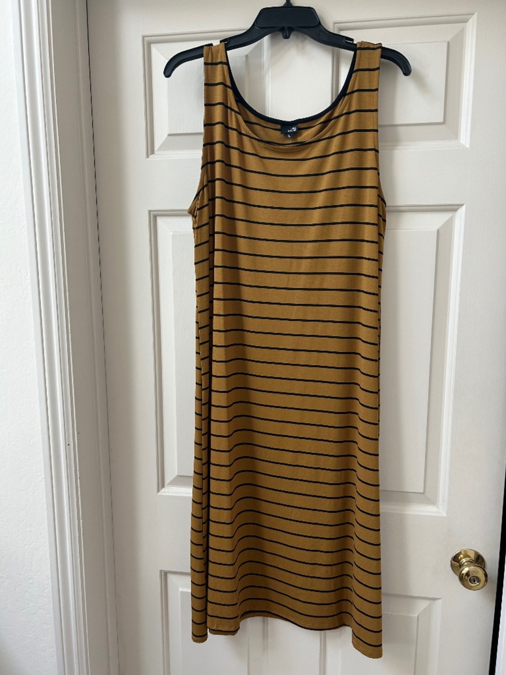 BEAUTIFUL LISA BAYNE DRESS NWOT